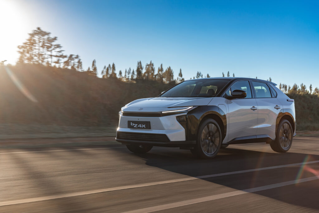 Toyota estreia bZ4X e amplia portfólio de eletrificados com seu primeiro modelo 100% elétrico no Brasil
